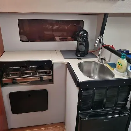 Num Veleiro Em 船上ホテル