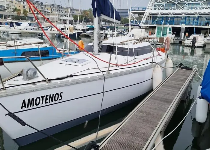 Botel Num Veleiro Em Lisbona