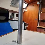 Num Veleiro Em *